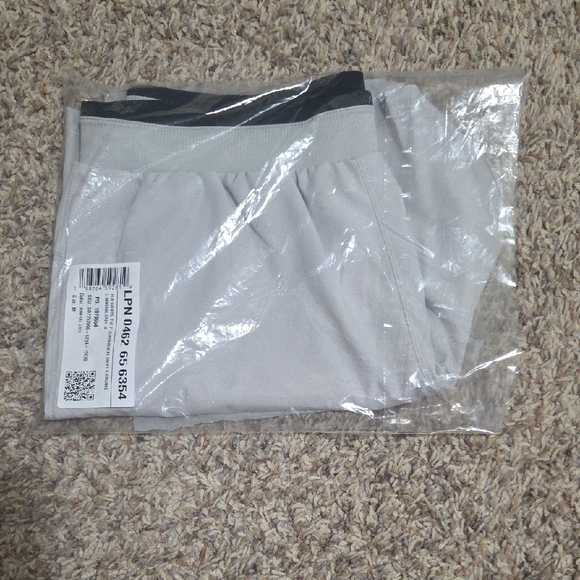 *NWT* Fabletics Fundamental II 7" Inseam Men's Shorts - Grey, Size Medium - Picture 6 of 7